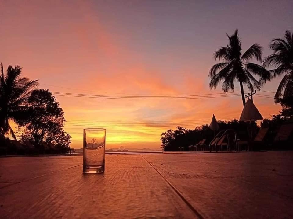 Kohmook The Sun Great Resort Ko Mook Bagian luar foto