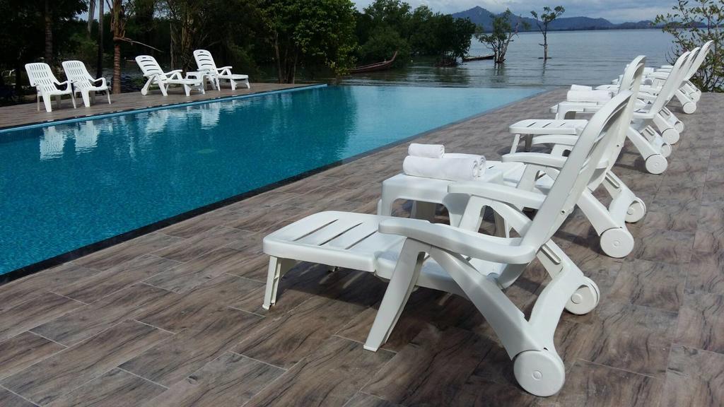 Kohmook The Sun Great Resort Ko Mook Bagian luar foto